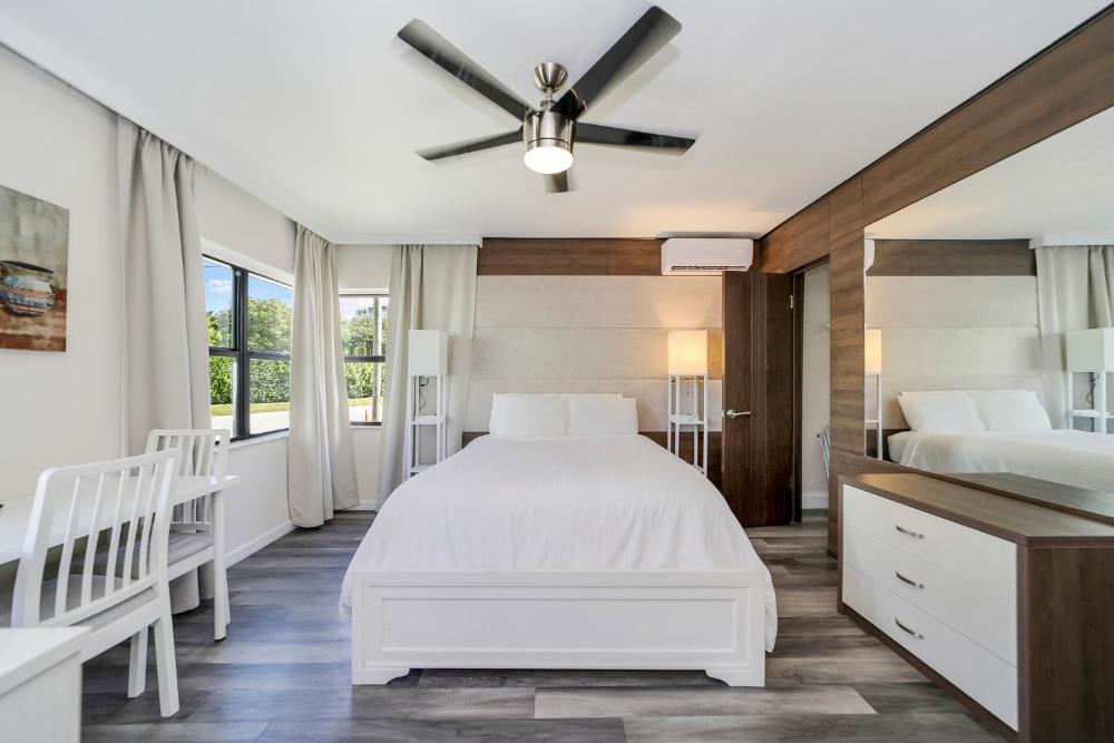 Queen Room interior